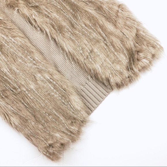 Sebby Nordstrom Tan Faux Fur Vest Size Medium - Picture 2 of 5